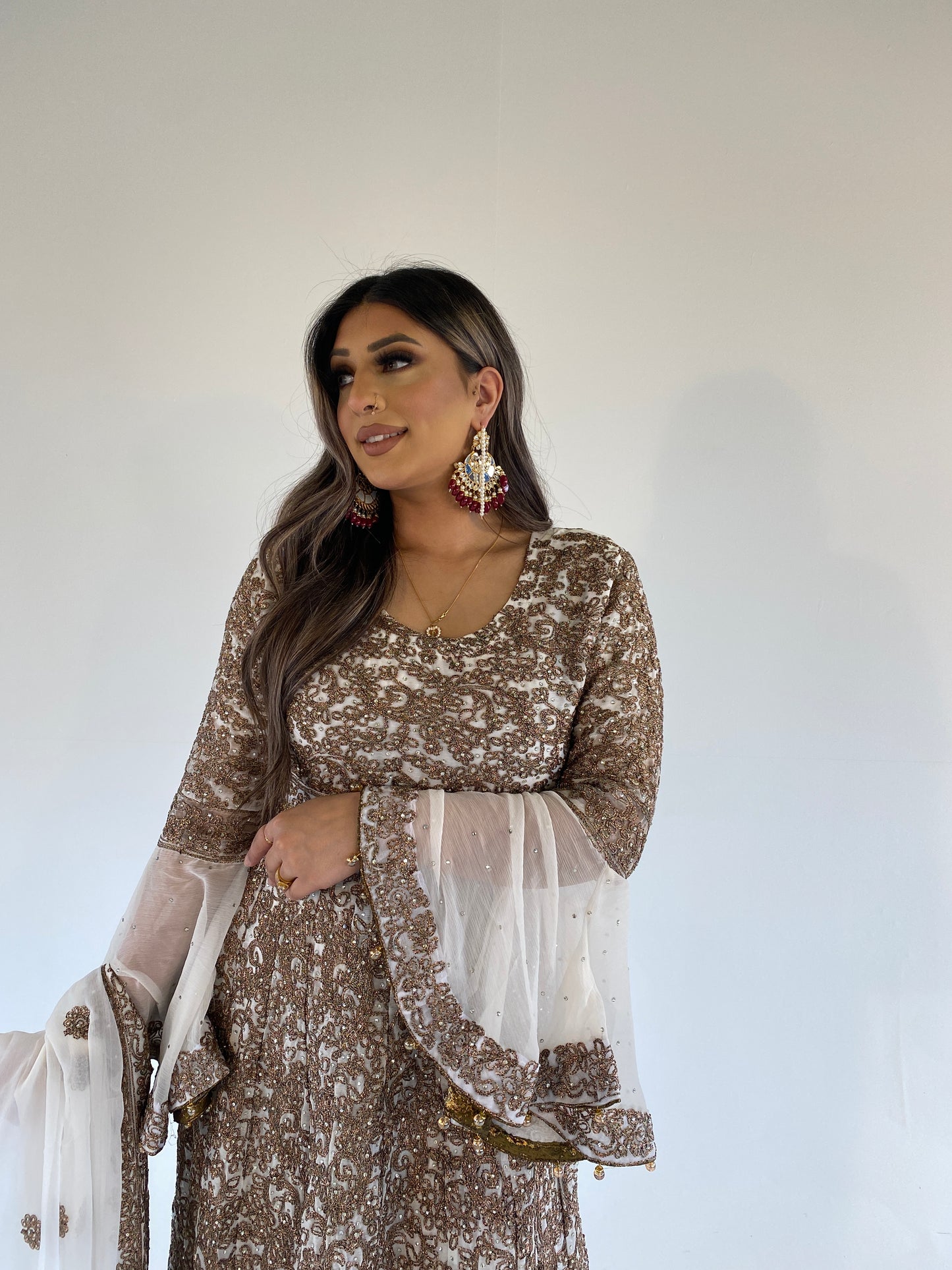 AYMANI white and bronze gold style