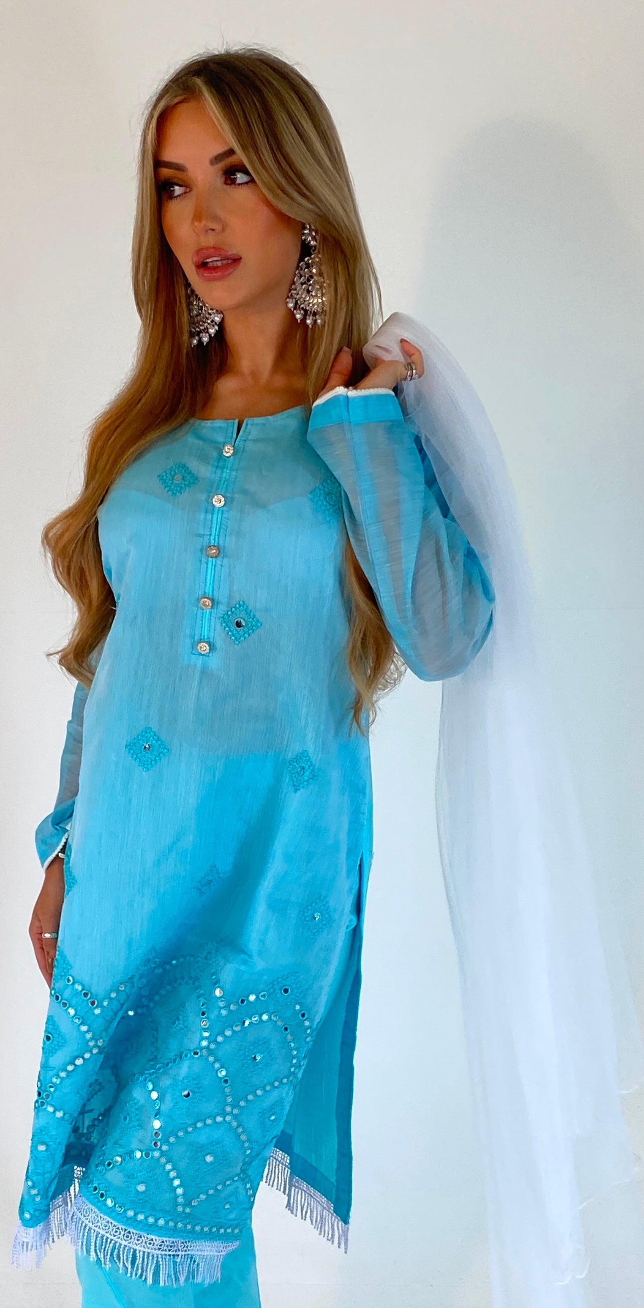 TARAH turquoise lawn style