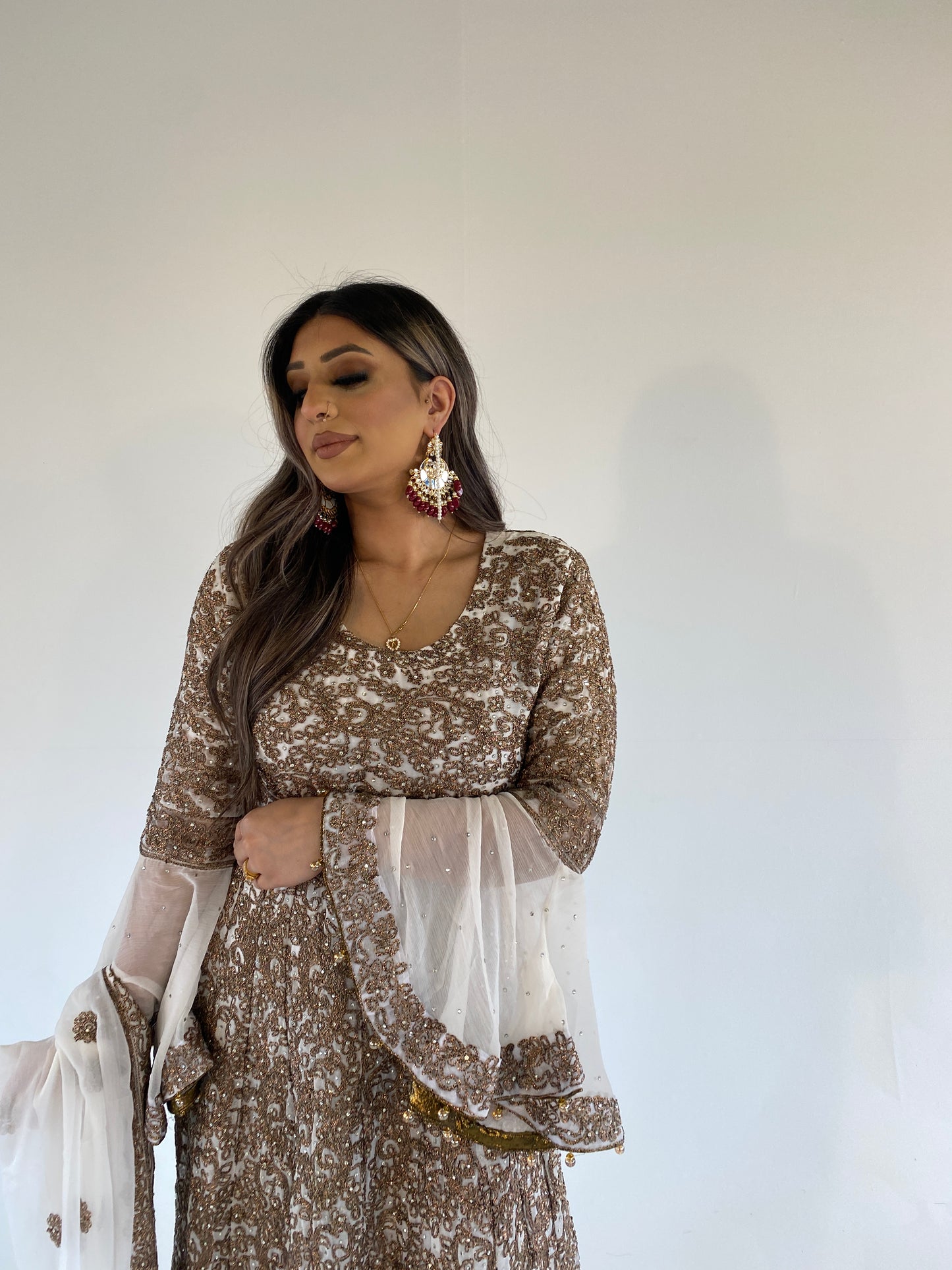 AYMANI white and bronze gold style