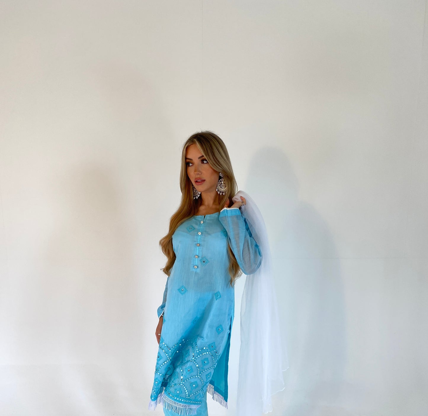 TARAH turquoise lawn style